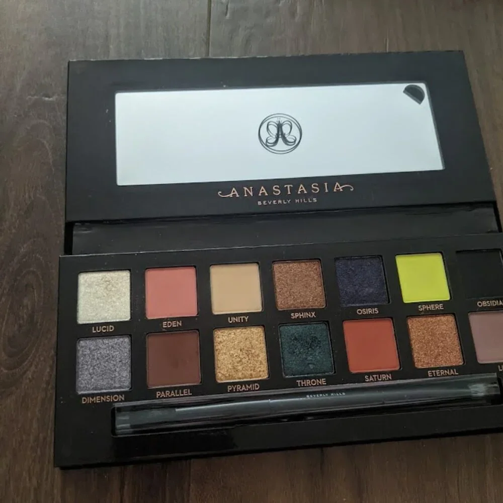 Anastasia Beverly Hills - Prism Eyeshadow Palette | 14-Pan .7g (.02oz each)